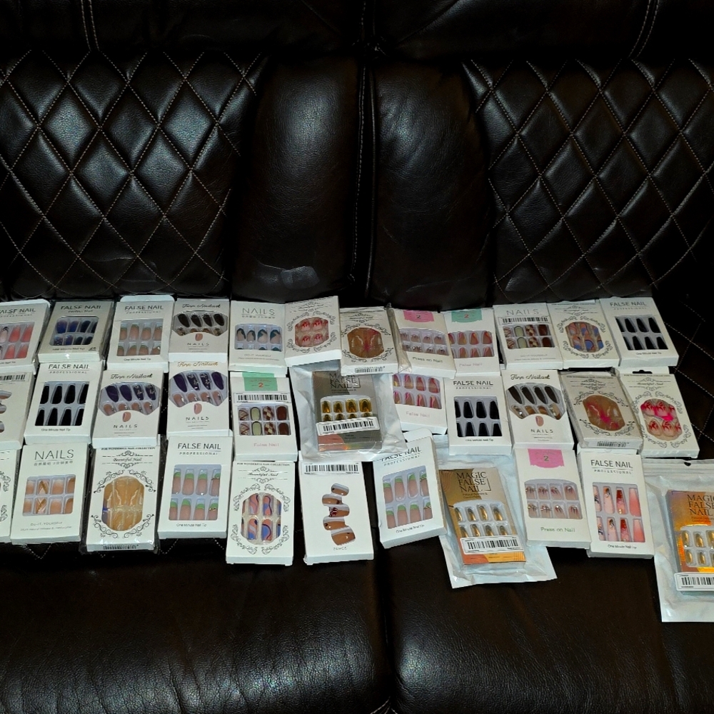 False Nails LOT Of 30 + Press on nails